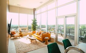 Luxury 2Br Penthouse Apt In Central Halifax